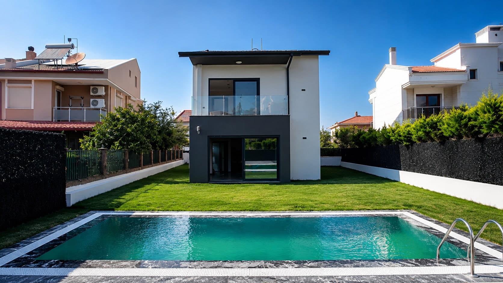Urla'da Özel Havuzlu Müstakil Villa